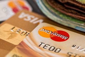 Karta kredytowa - przelewy pieniężne